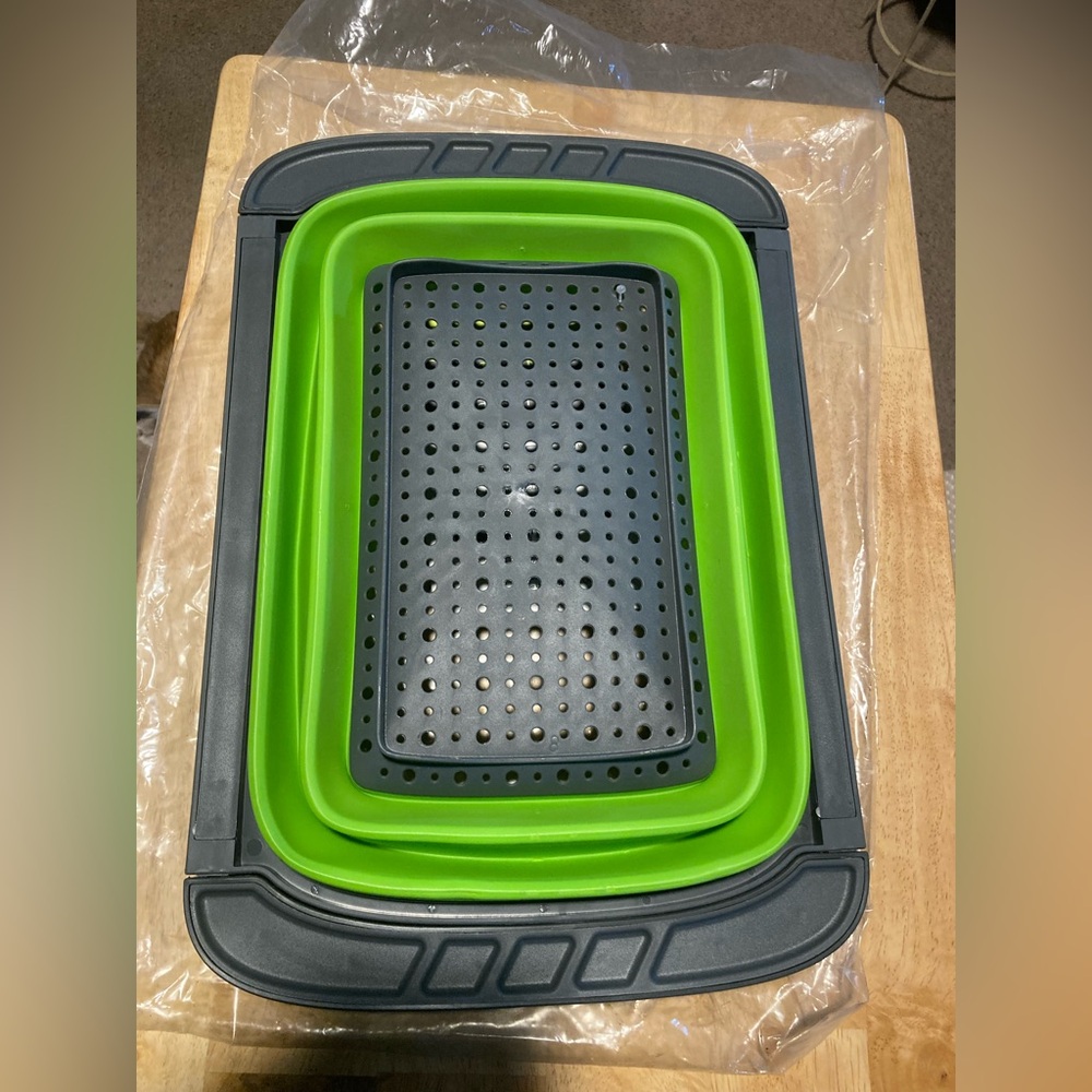 NWT Kitchen Envy Collapsible Colander with Pull-Out Handles
